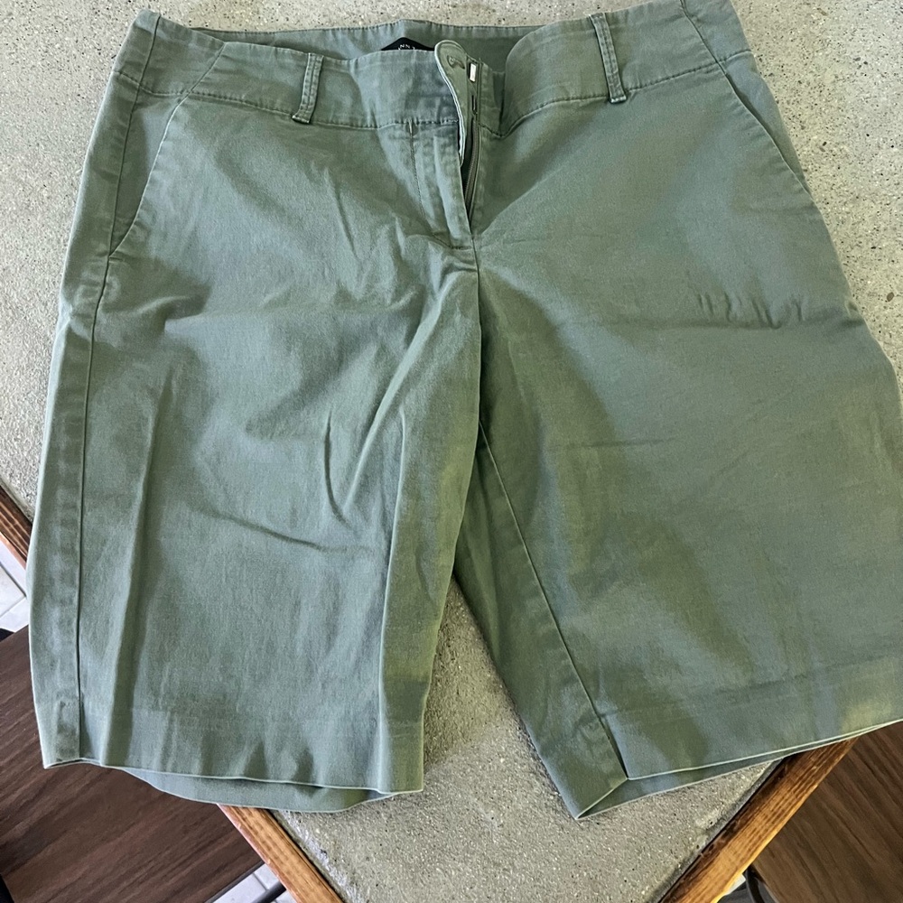 Ann Taylor Green Bermuda Shorts Classic Cotton Blend